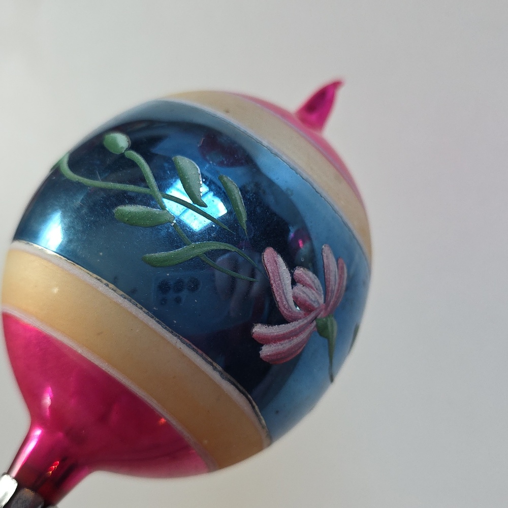 Vintage Holiday Ornament Set - Pink, Gold, Blue - 1950's - Picture 4 of 10